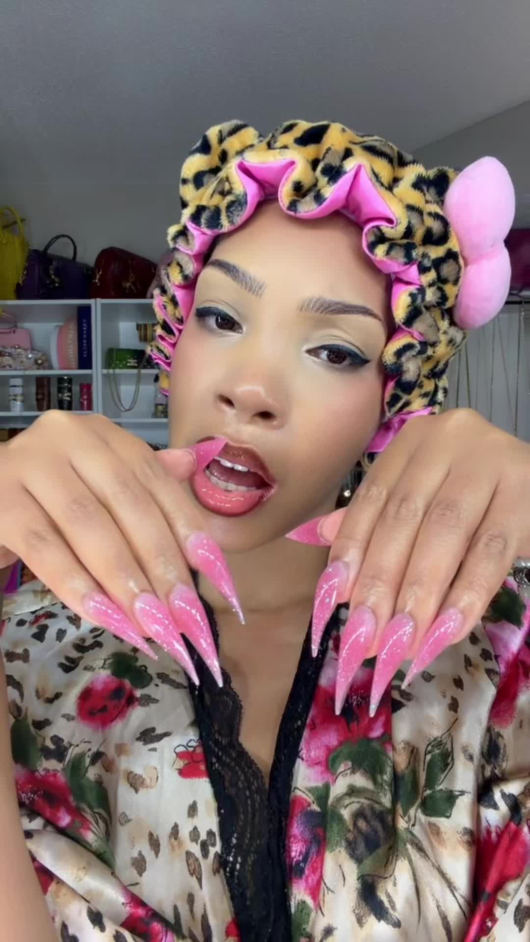 @Quin Bee | Speaker & Creator