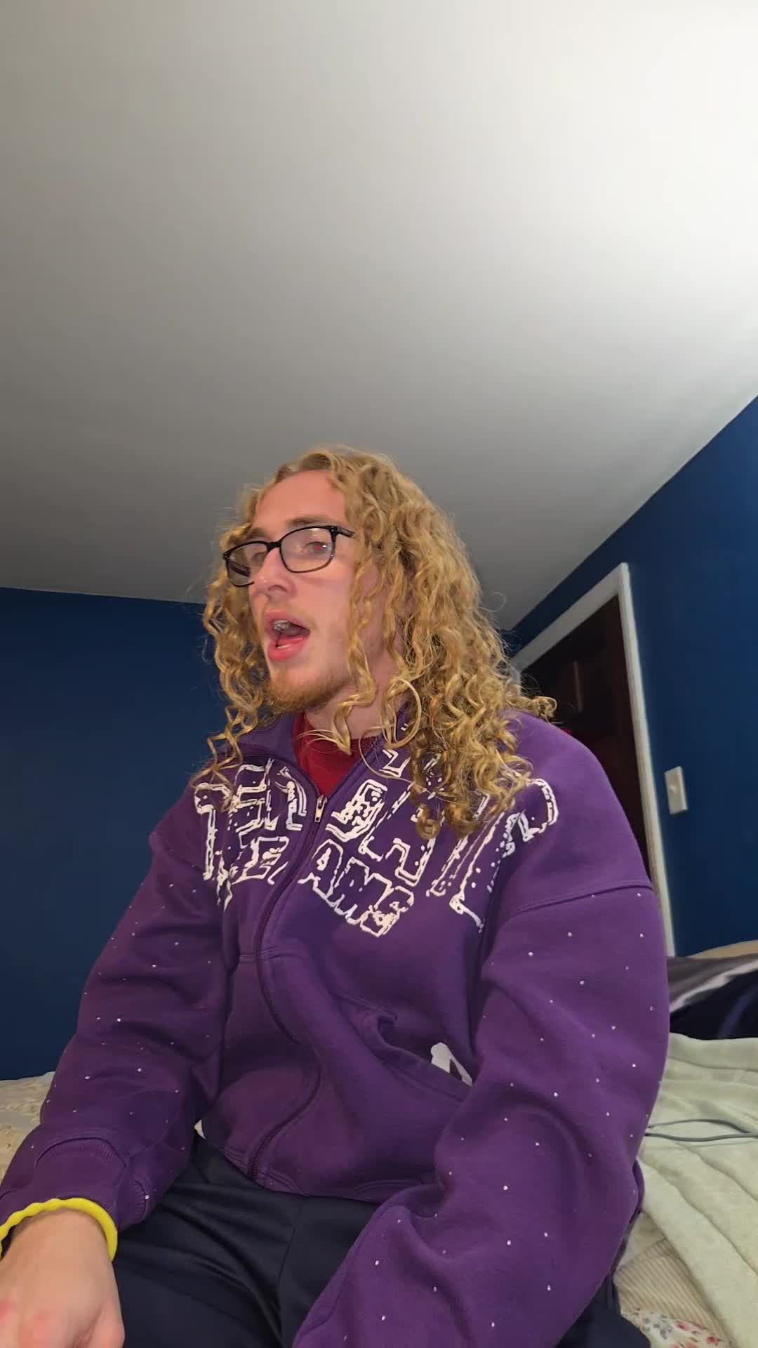 @GoldieGl0cks