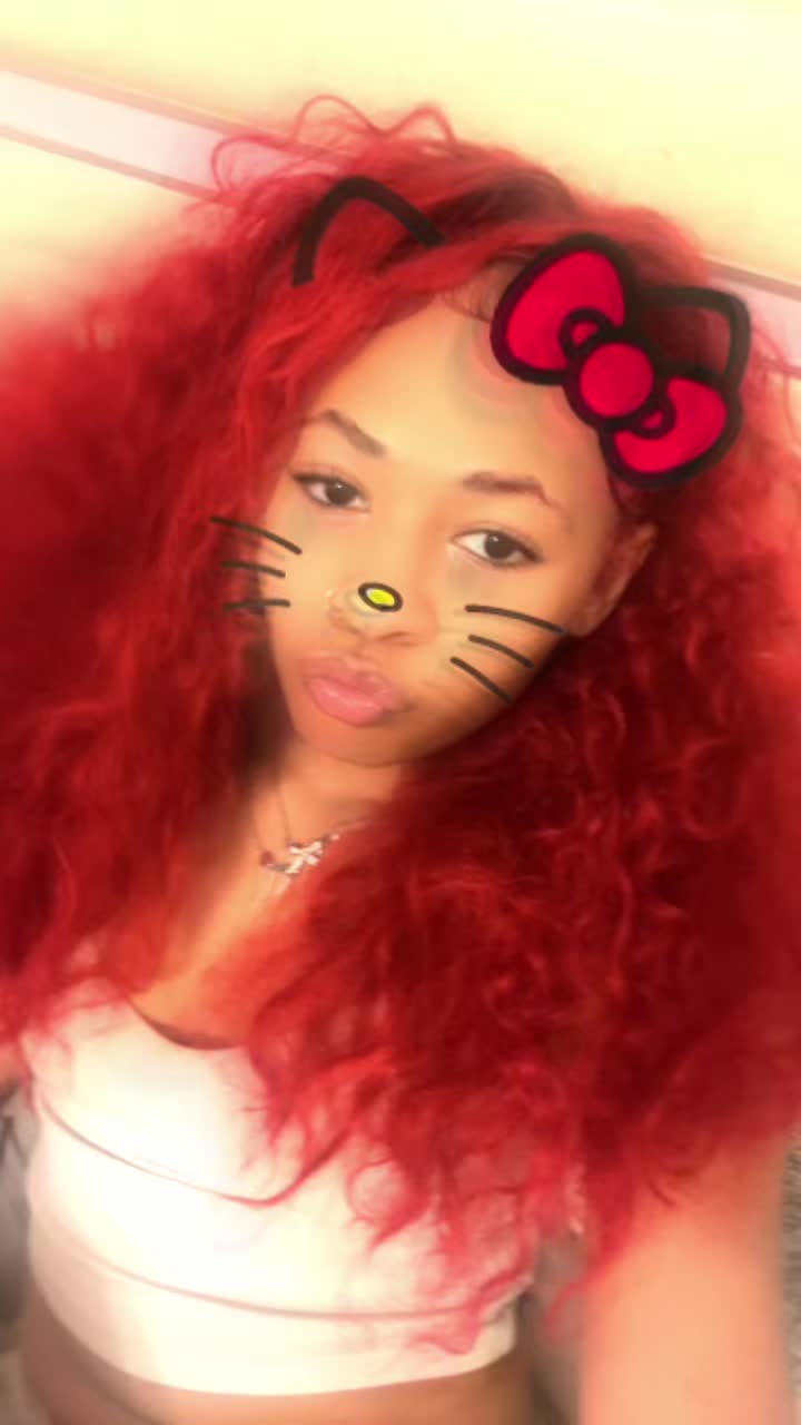 @yanababee🧟♀️.