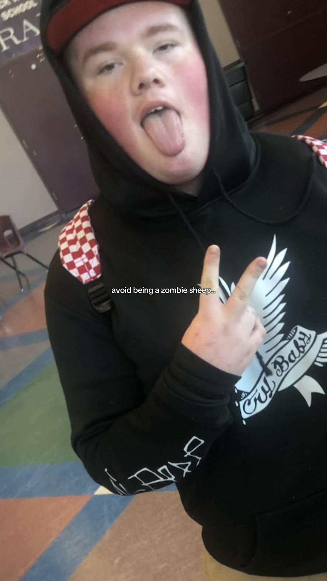 @𖣂