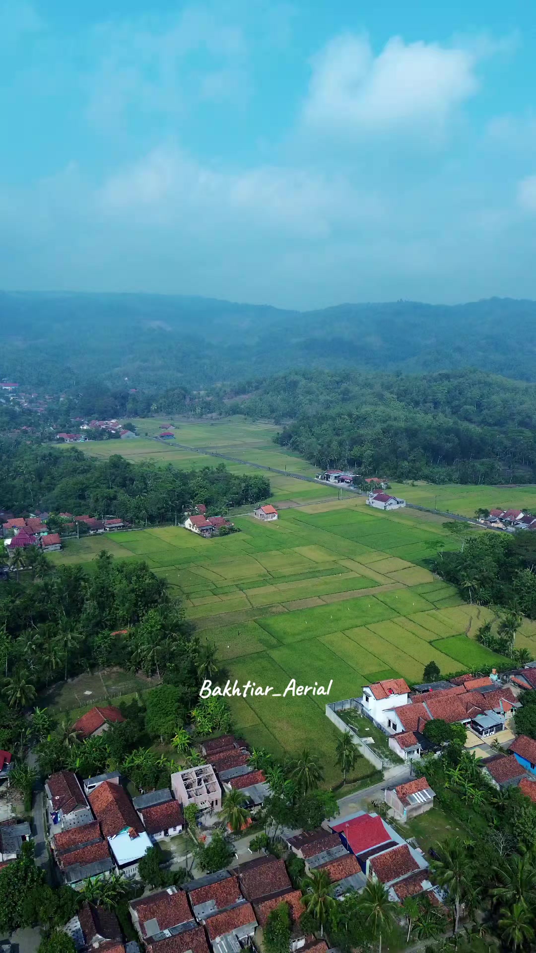 @Bakhtiar_Aerial/Warung_MbaTari