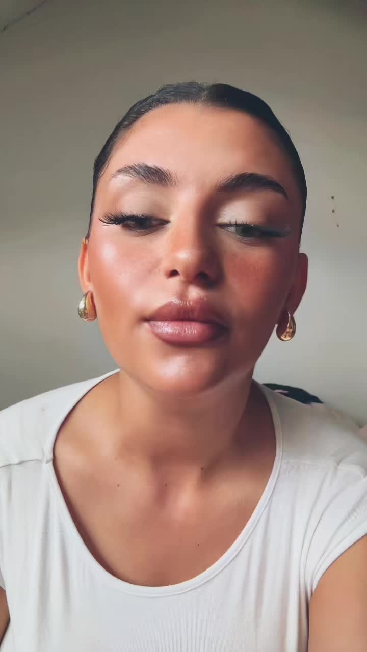 @MiraBks