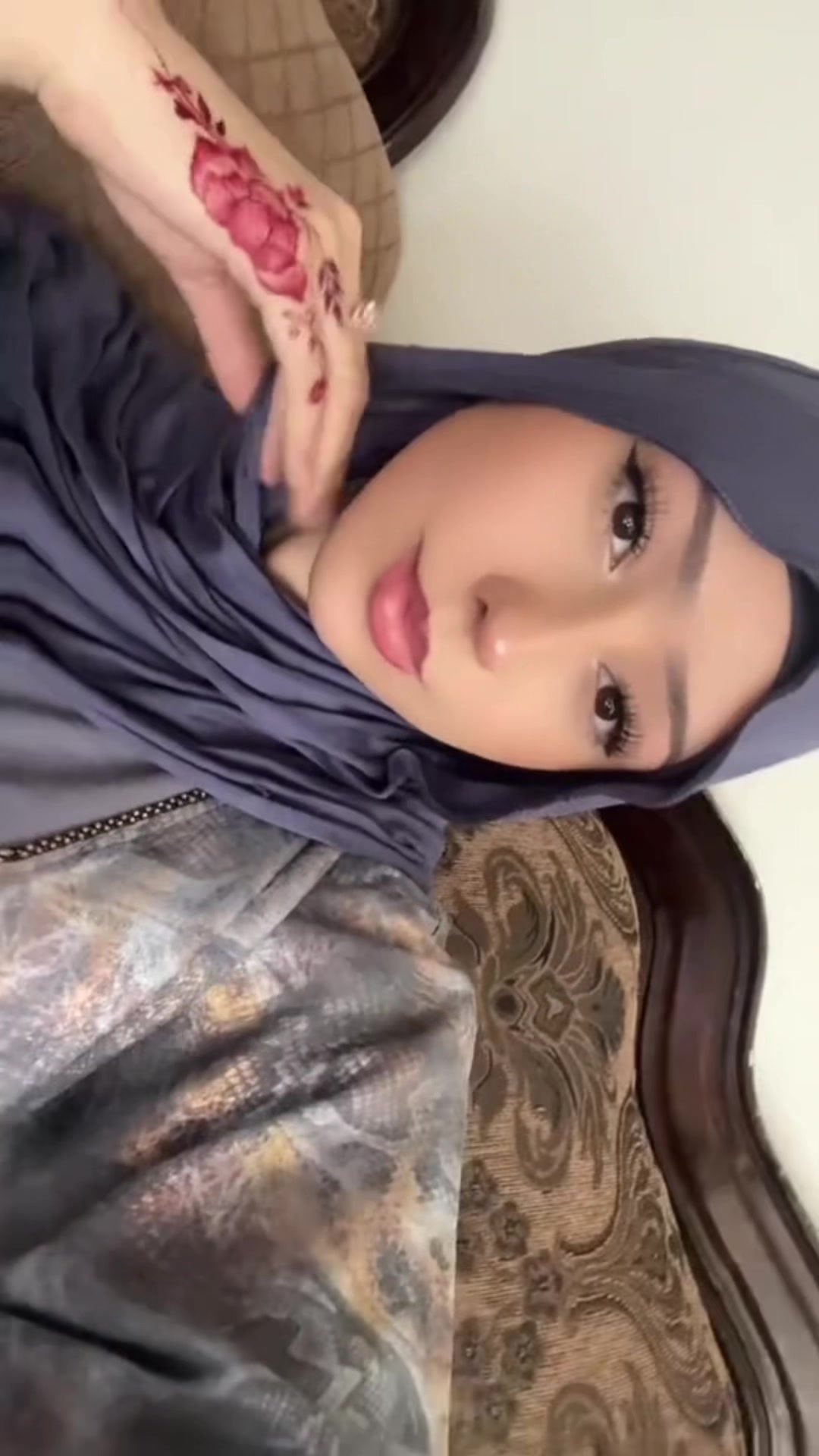 @؟