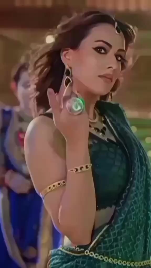 @nia Sharma