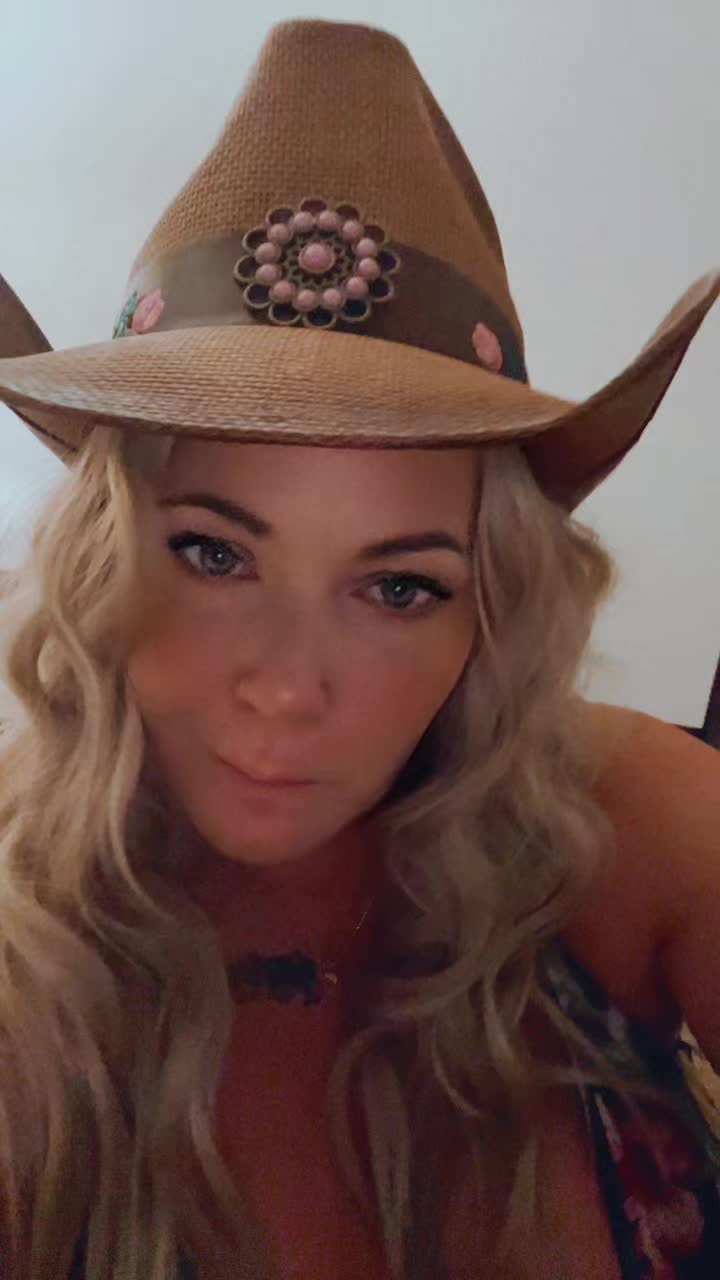 @funloving_blonde