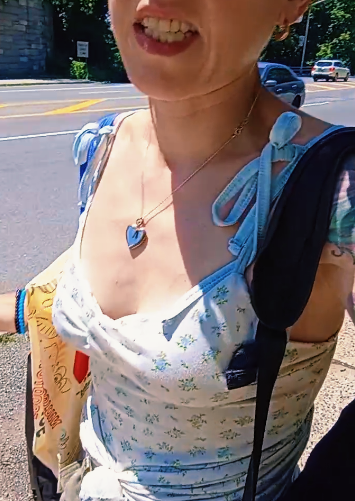 @samrobertslittlesister