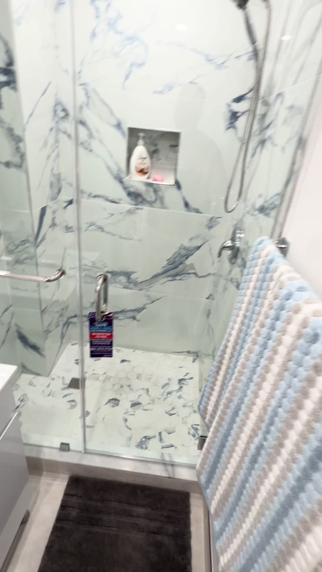 @Lion Shower Doors