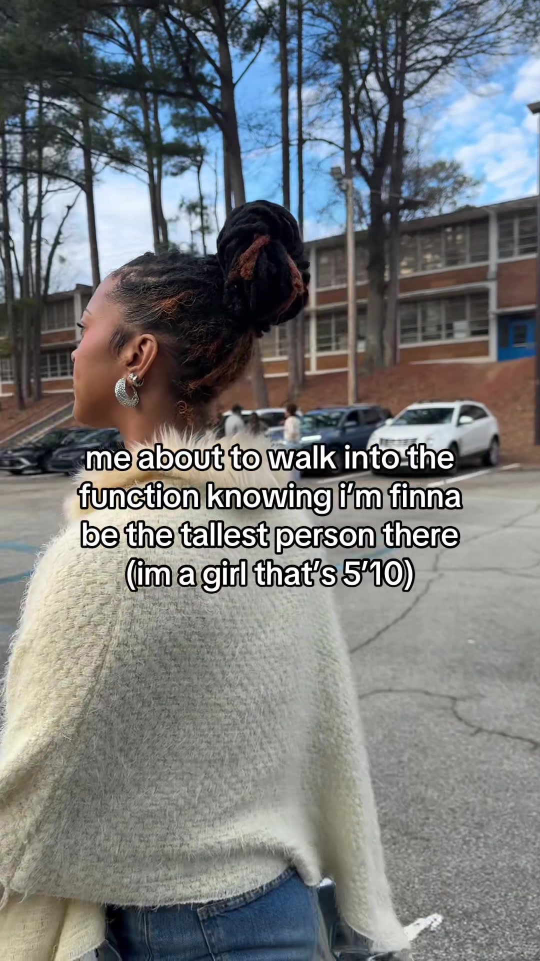 @ella b.