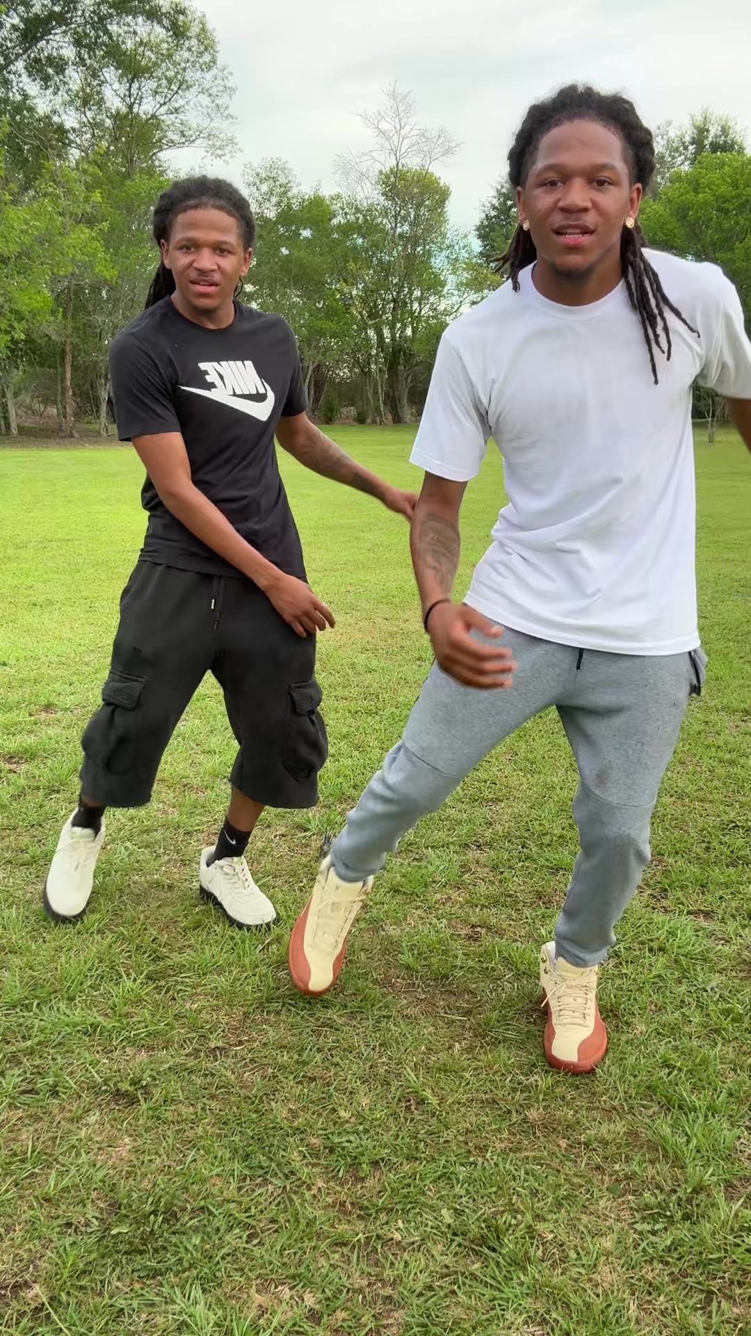 @Ghettotwins_