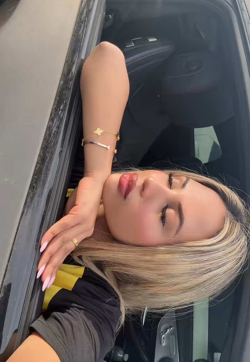 @ᴬ