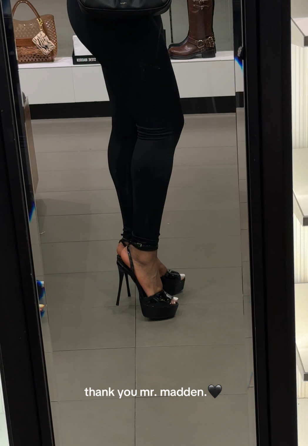 @v4lyncia