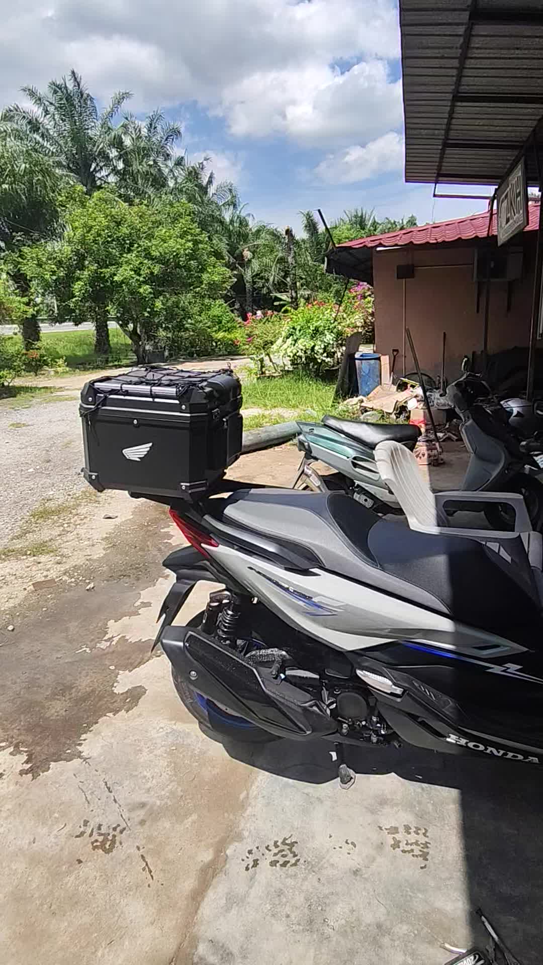 @ahli mesyuarat tingkap