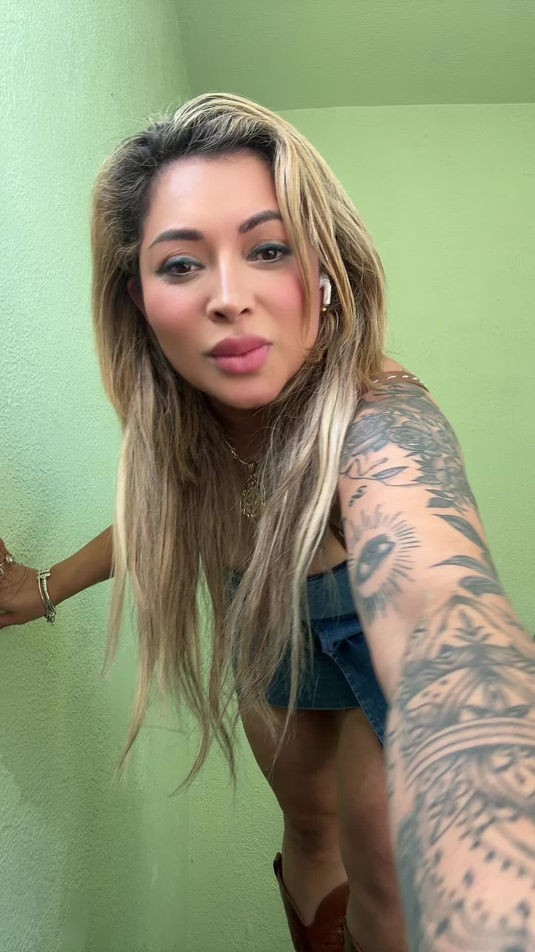 @𝙄𝙨𝙖𝙪𝙧𝙖 𝙫𝙖𝙣𝙚𝙜𝙖𝙨