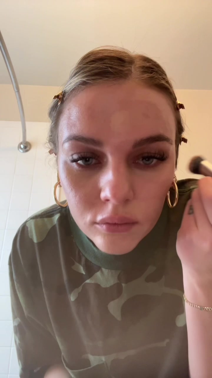 @😳