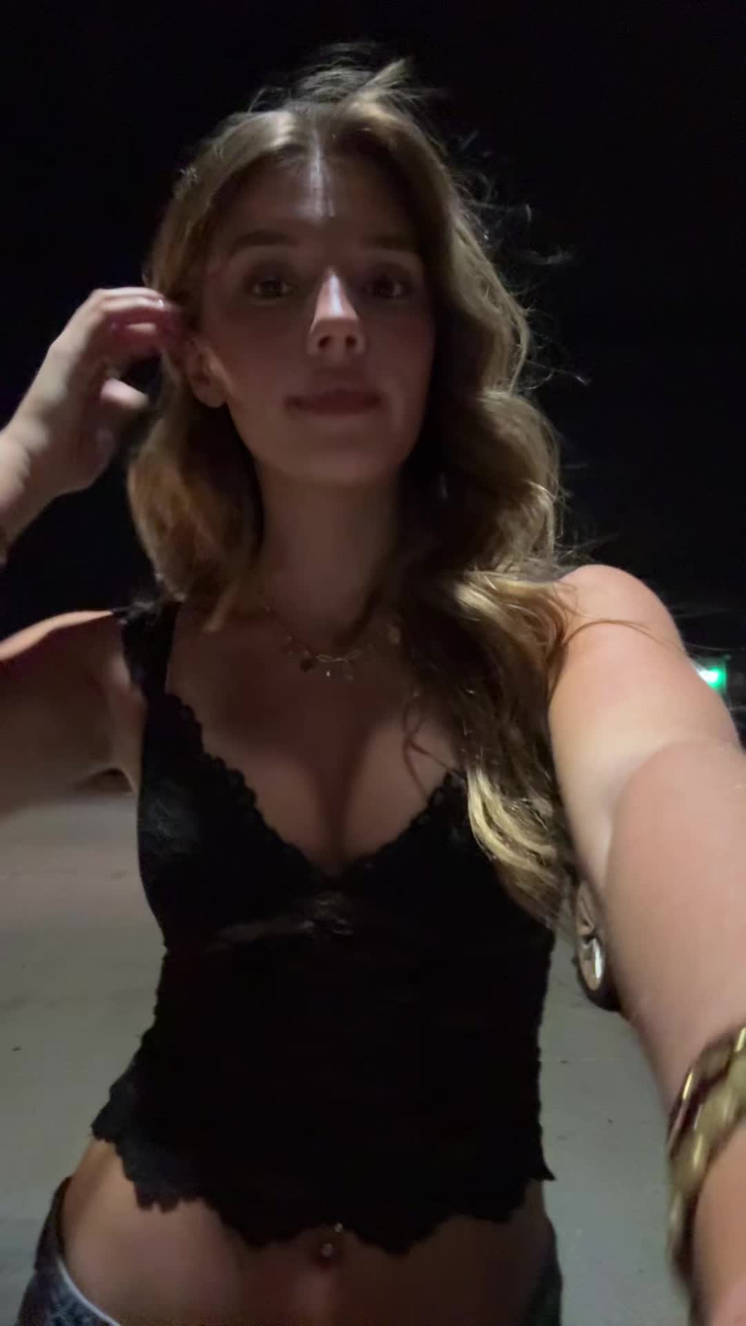 @leahrob777