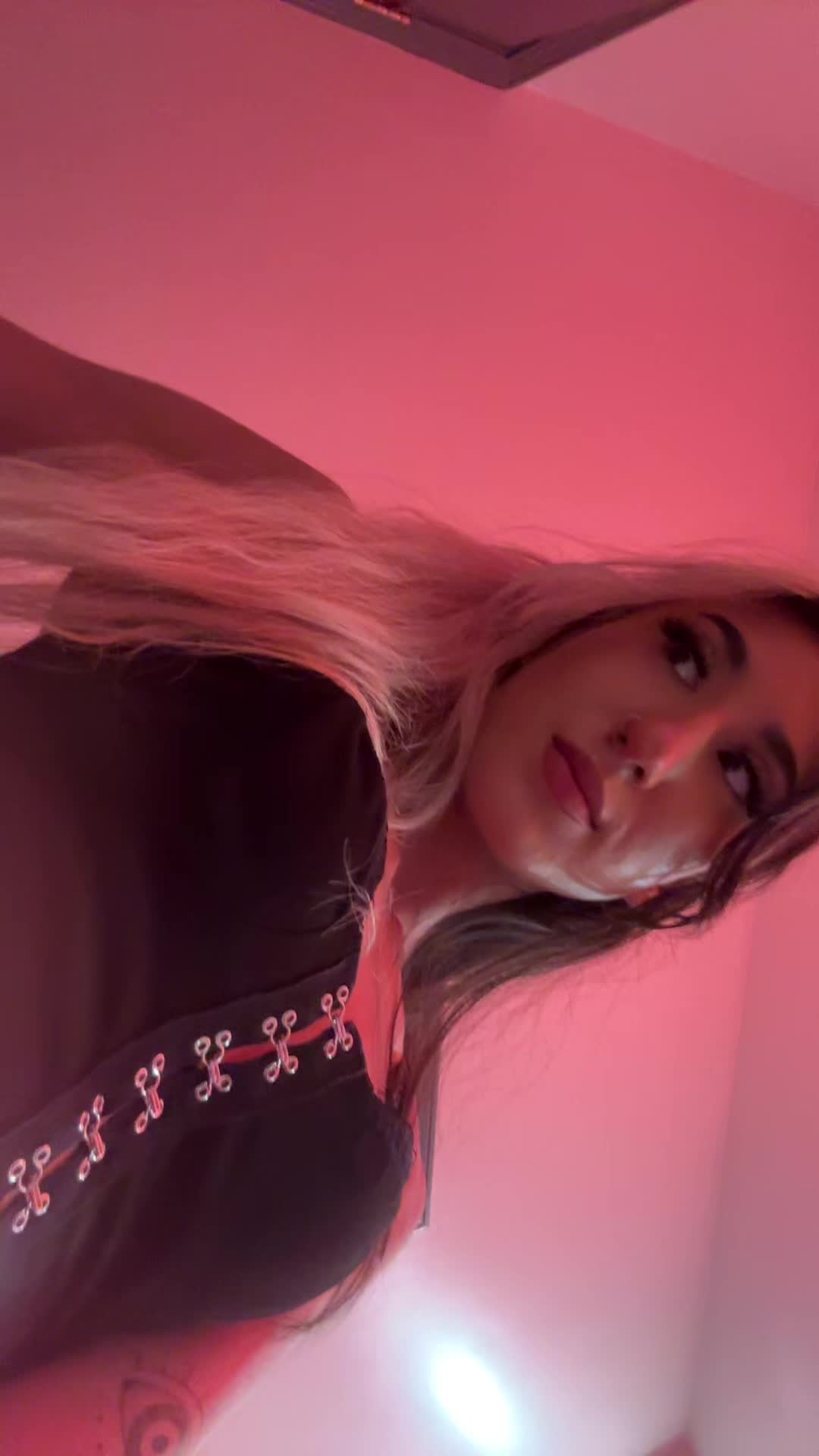 @victoriuhhh