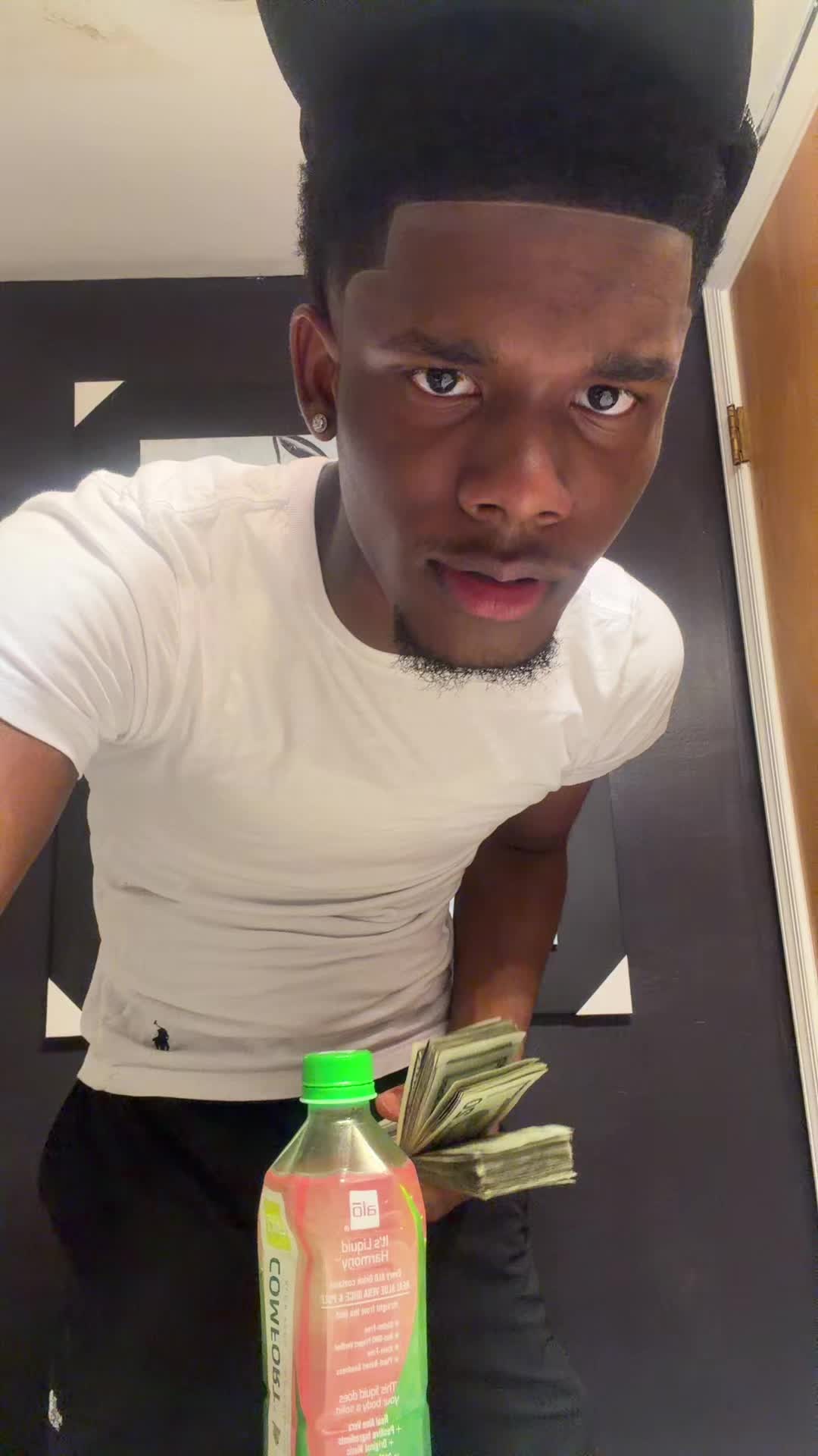 @￼