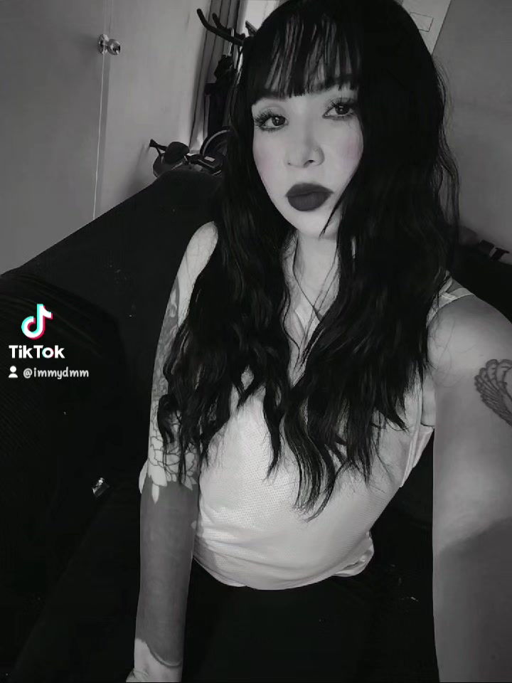 @Alma DM🍒🖤