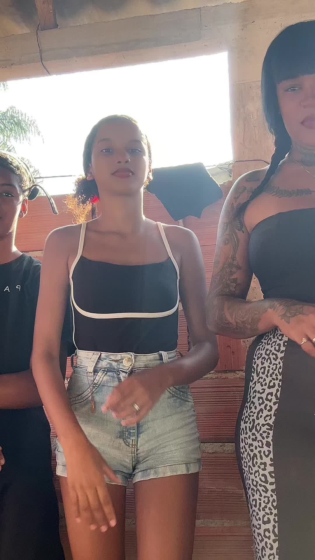 @M&ocirc;nica