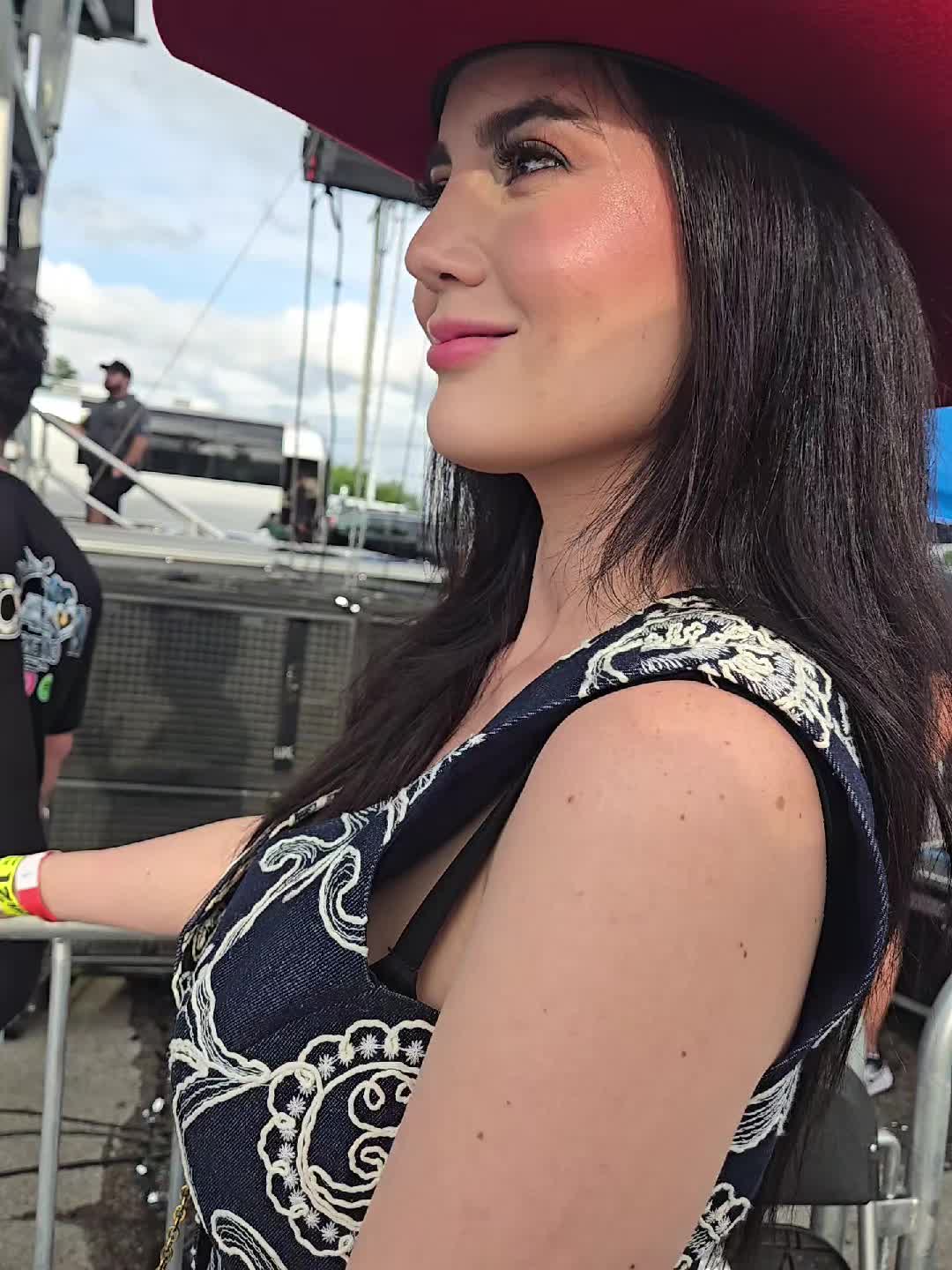 @eluteriot