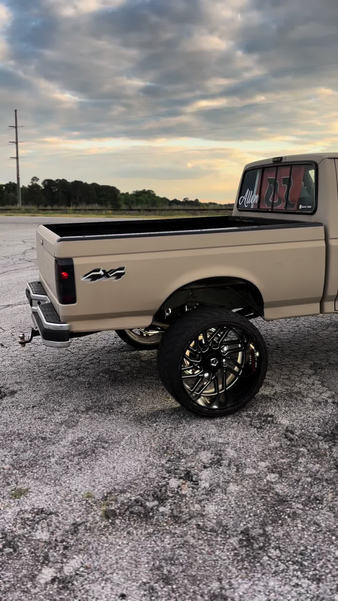 @𝒯𝒽𝒶𝓉.𝓁ℯ𝒶𝓃𝒷ℯ𝒶𝓃