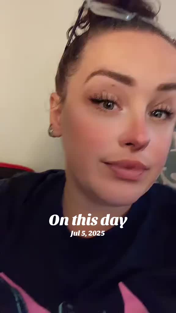@JustASmallTownGirl🩷💜