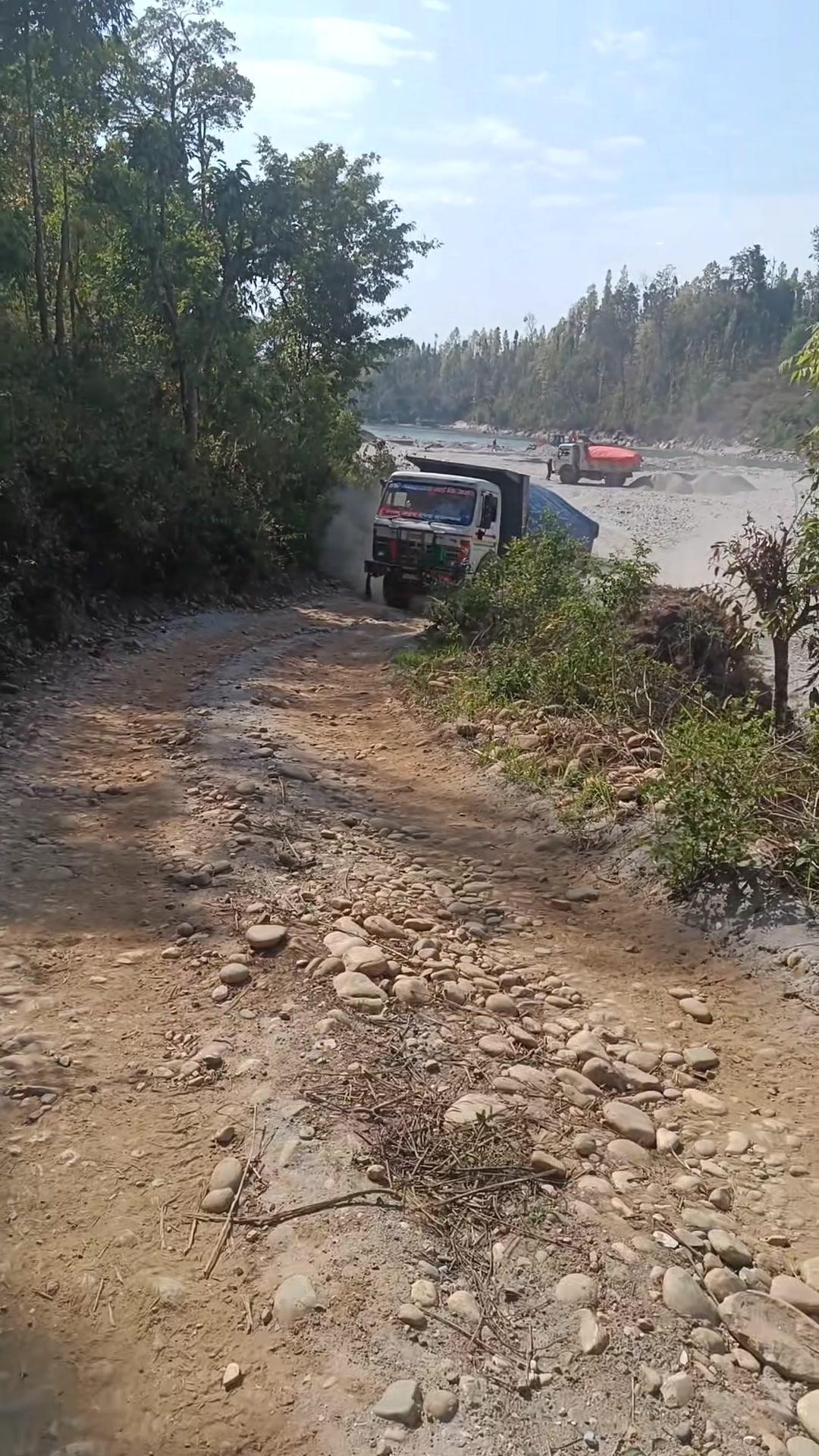@आयन ठकुरि