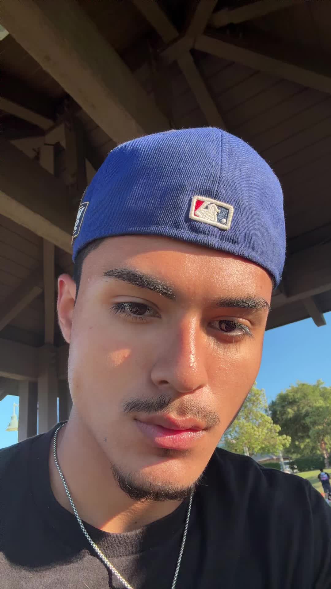 @𝒩