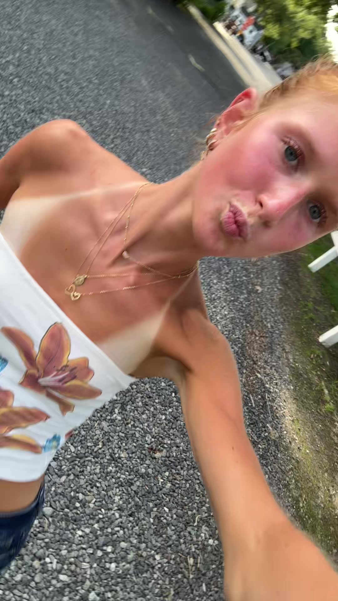 @Ava