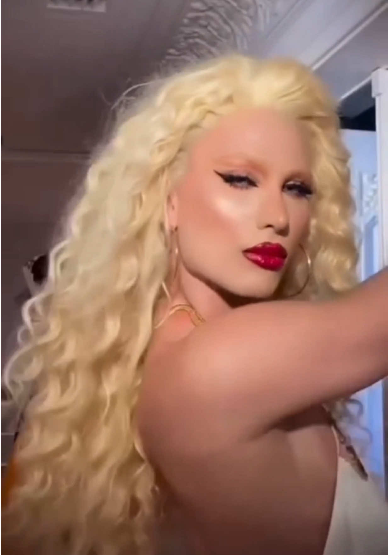@HALESSIA