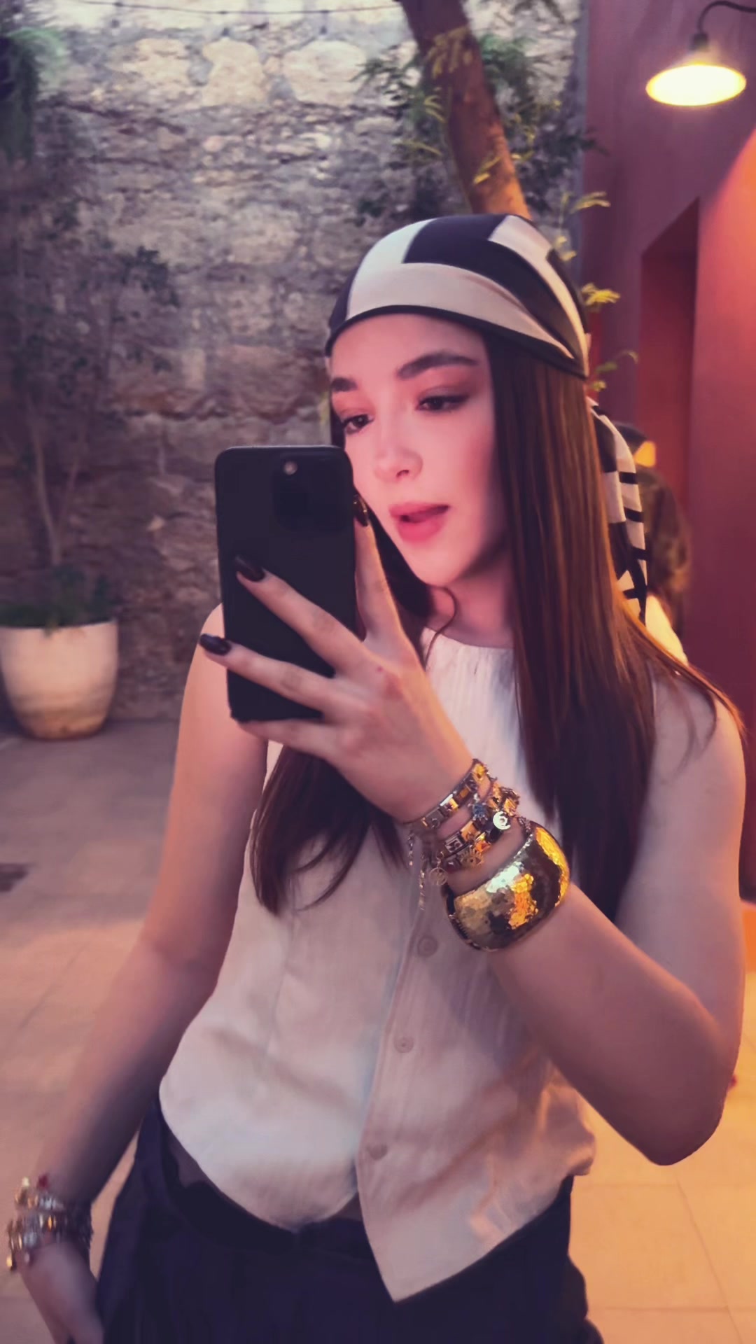 @isabella
