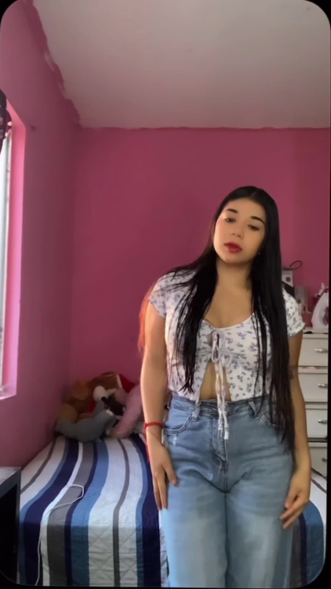 @Valeriavega20