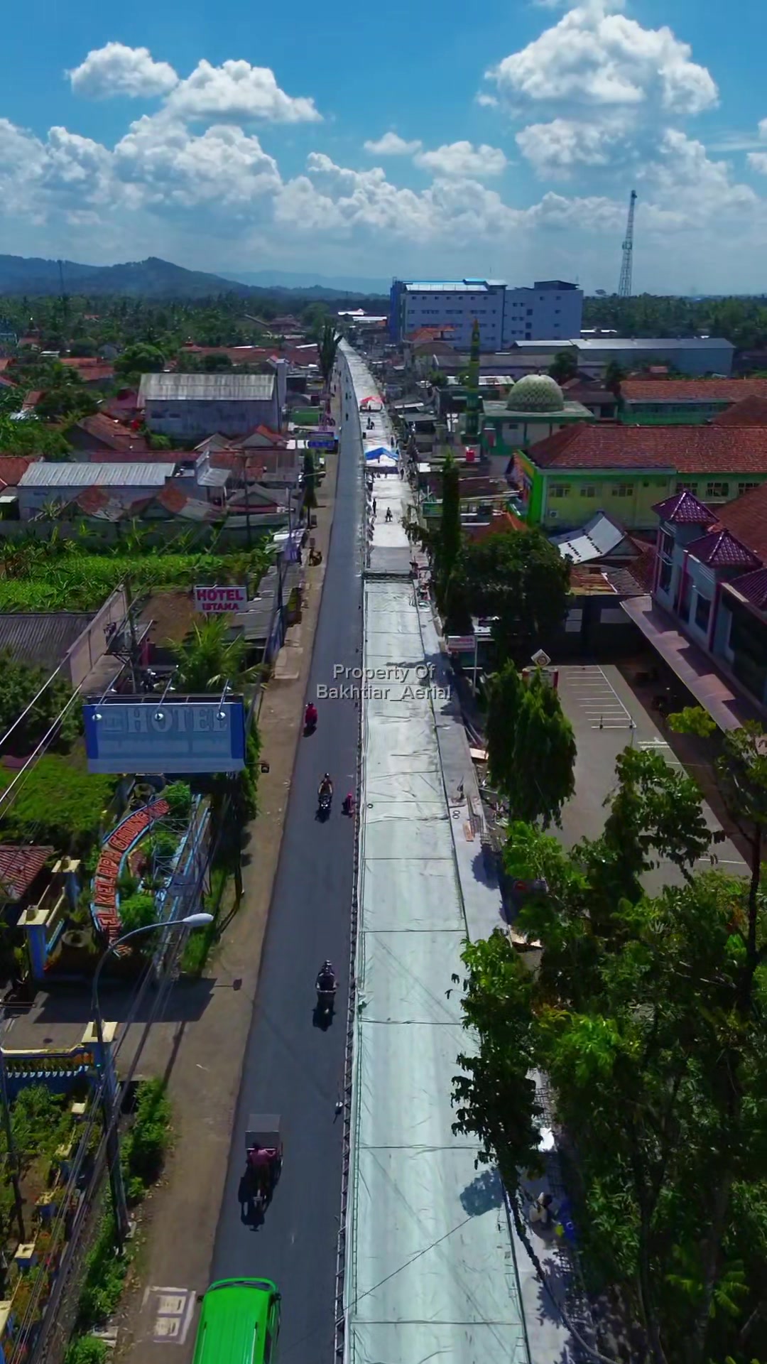 @Bakhtiar_Aerial/Warung_MbaTari
