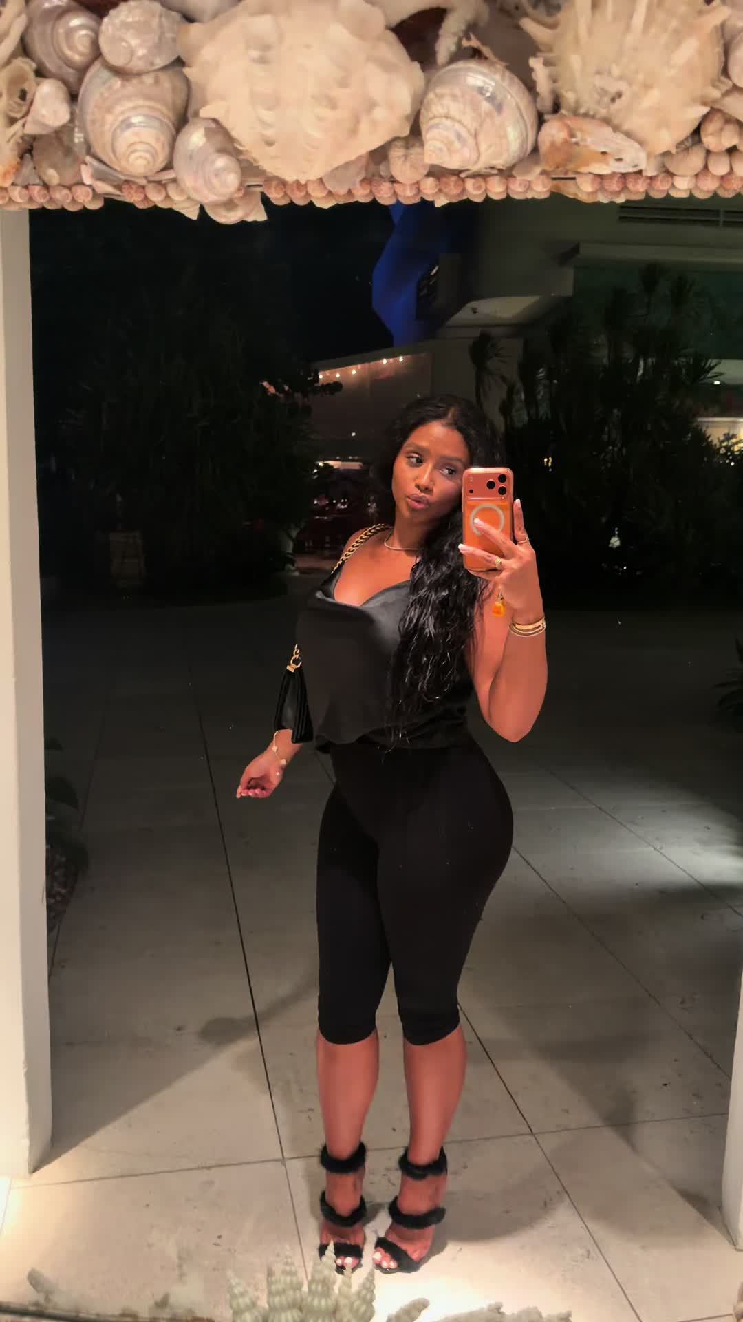 @Tee