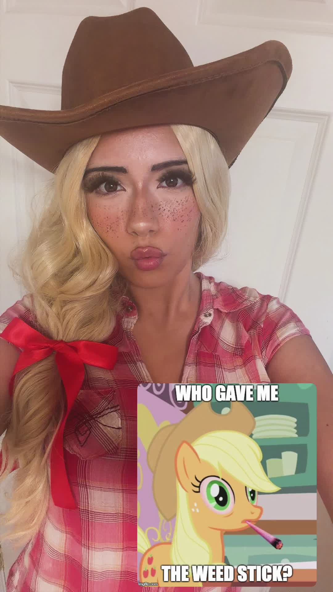 @mel_luvswaifus