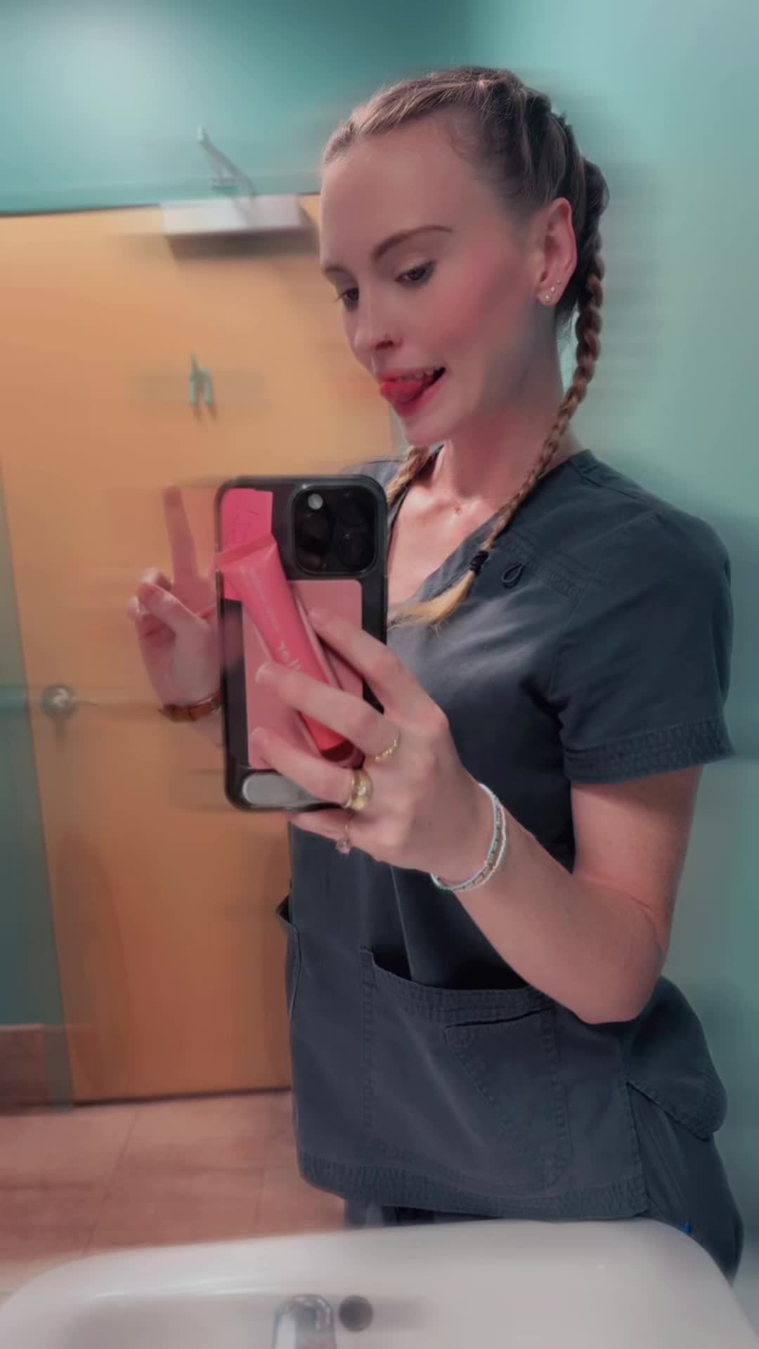 @Alesha📺🩷🤗