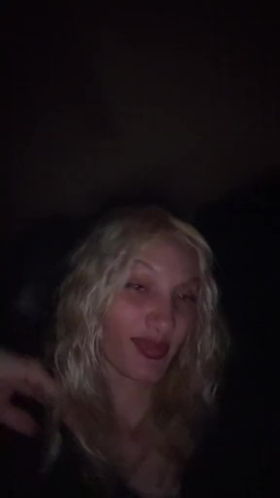 @hollywright23