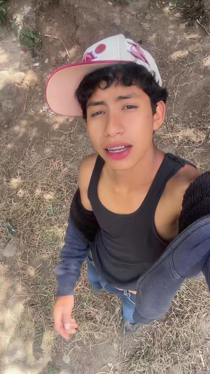 @ . >niñotrueno🦥🌫️🦦