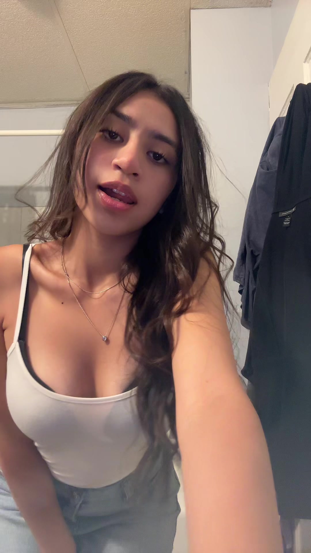 @bella