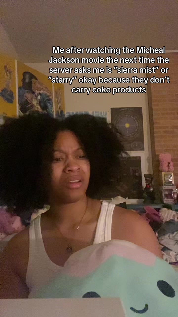 @_chloethecurator_