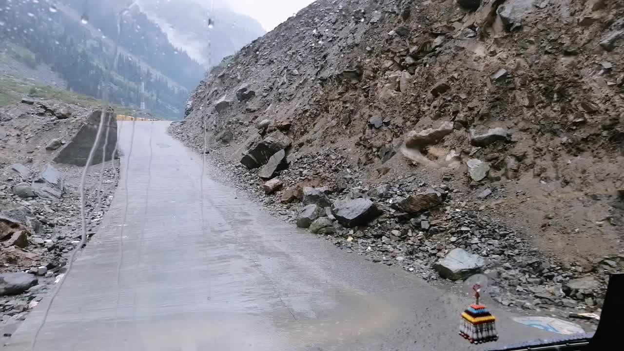 @Travel_with_Waqas