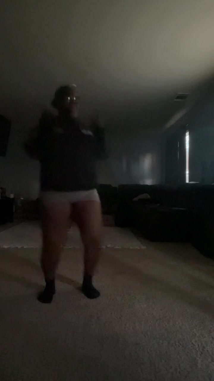 @👩🏾🎤🐐