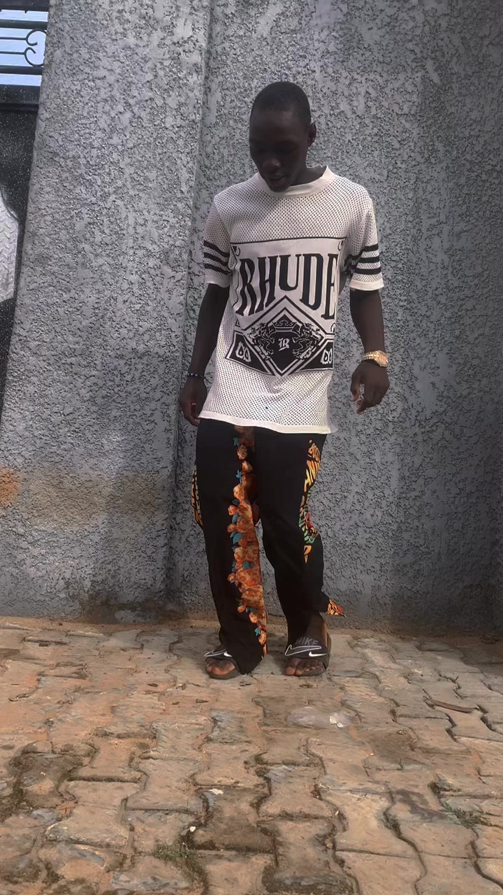 @Str&euml;&egrave;t D&atilde;&ntilde;&ccedil;&euml;r 00&sup1;