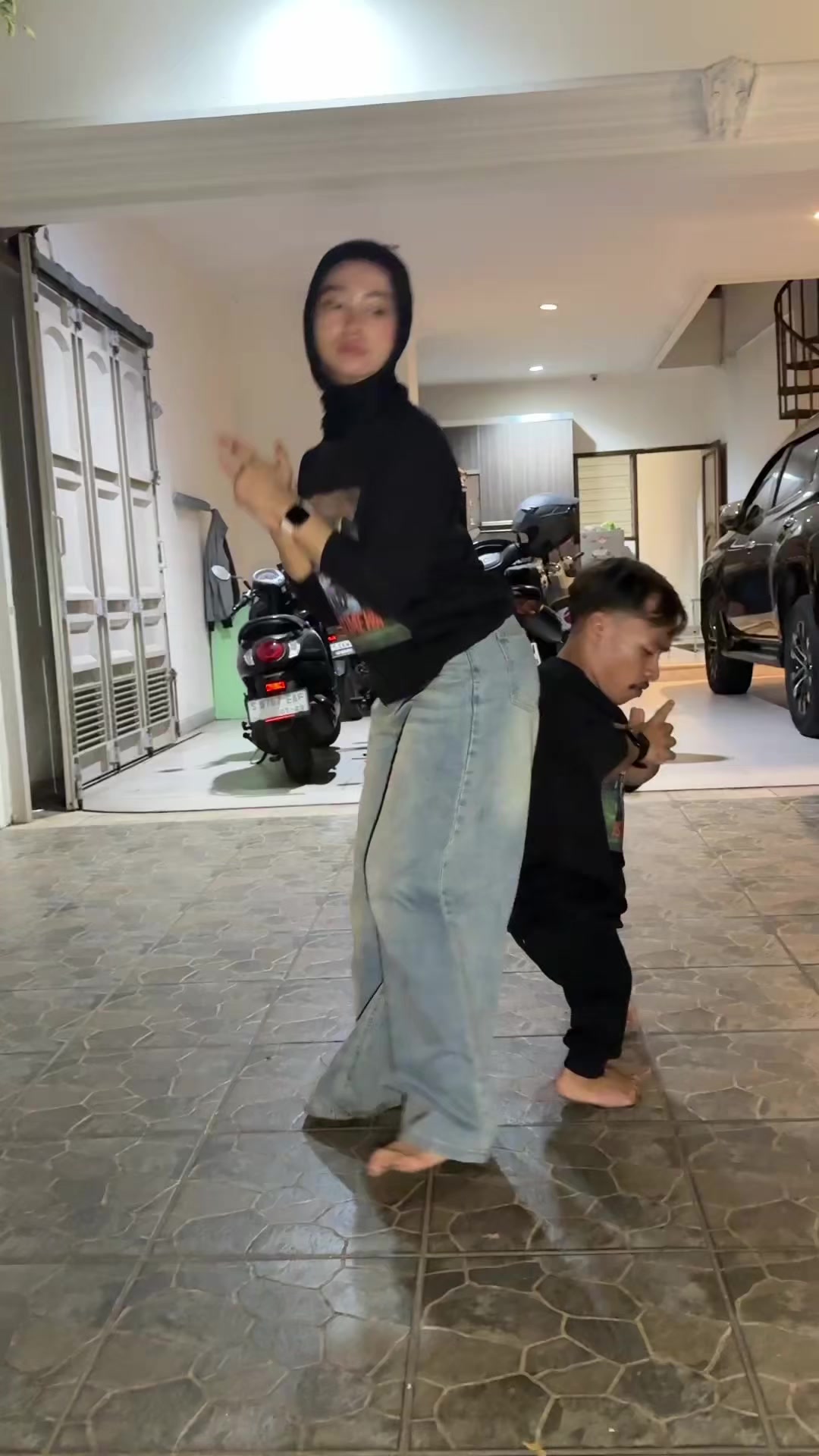 @Bella