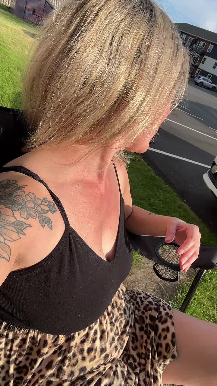 @Hotmomvibes