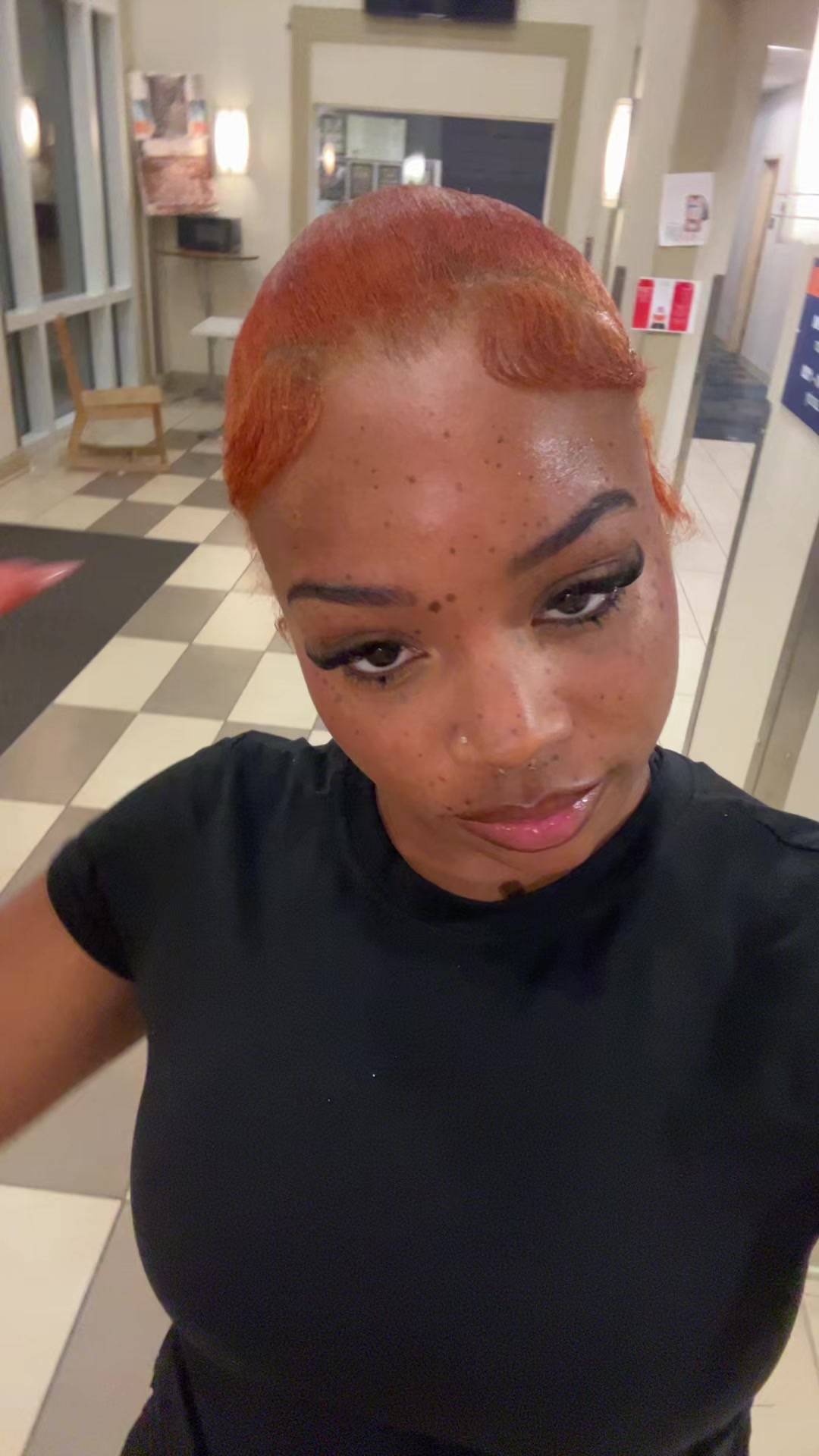 @👩🏽🦰