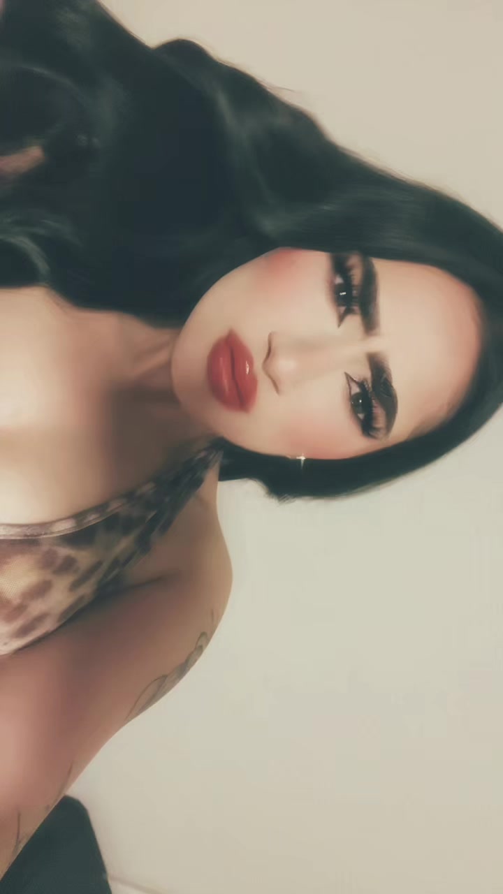 @Sharlinee🎀
