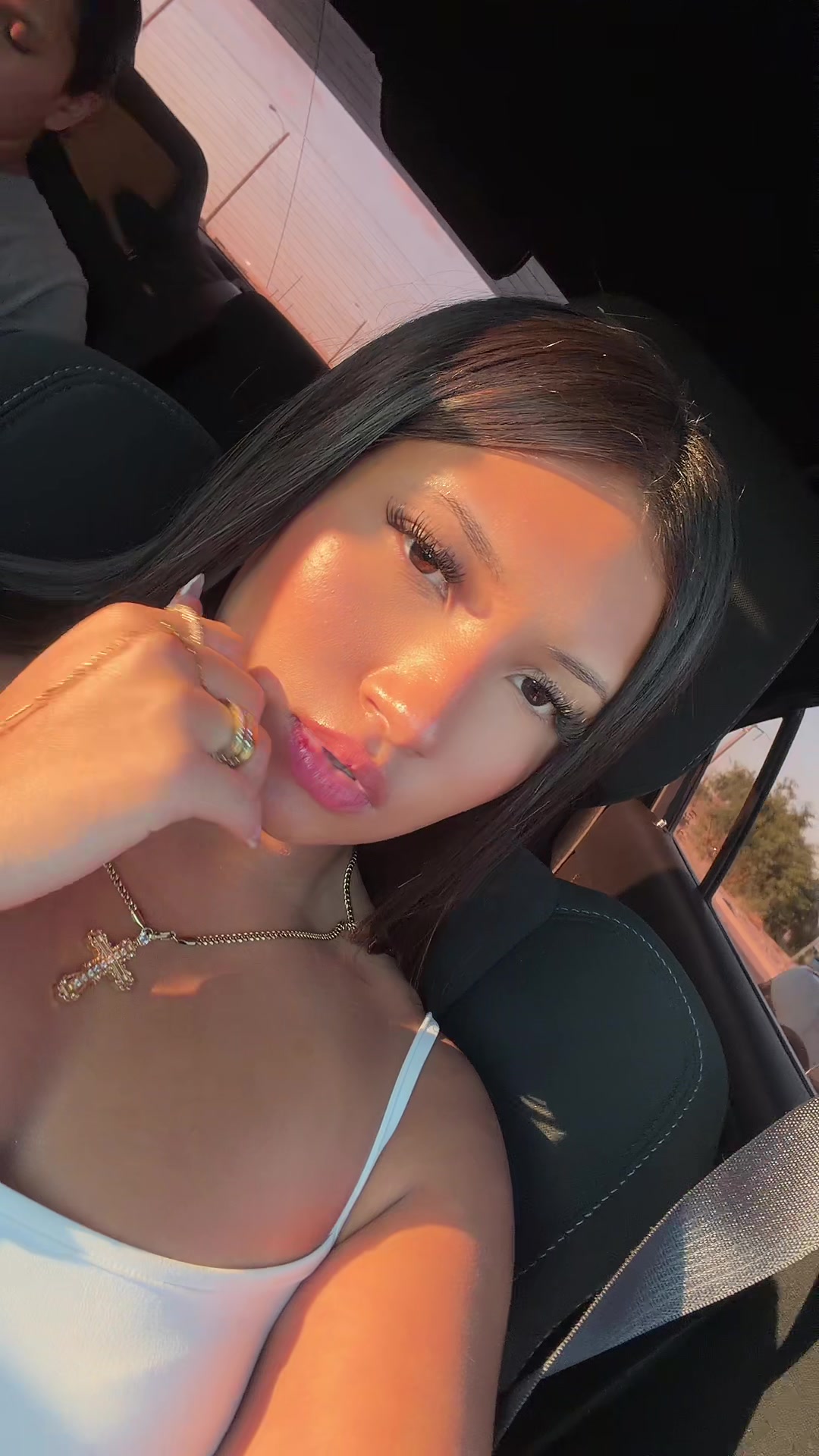 @yamila