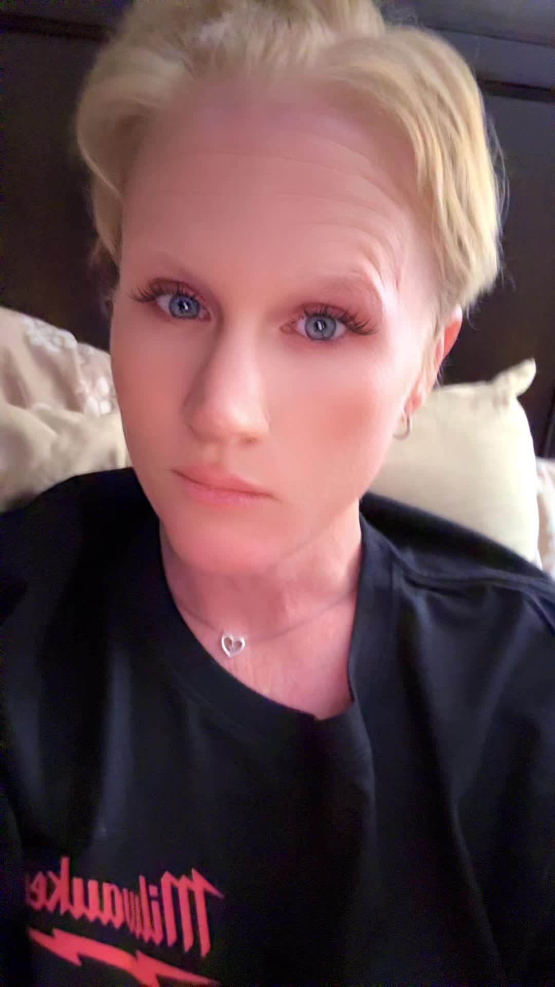 @Kris10LC_