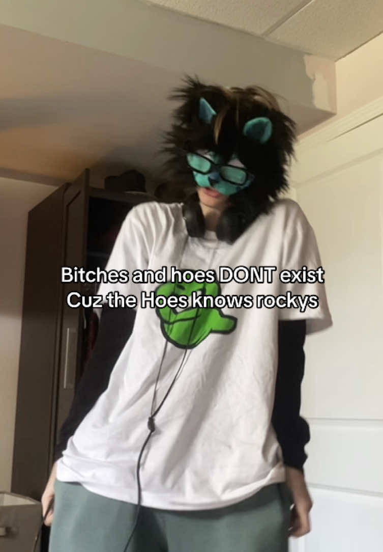 @{ 🪡 ᖇOᑕKY🐇🌟}